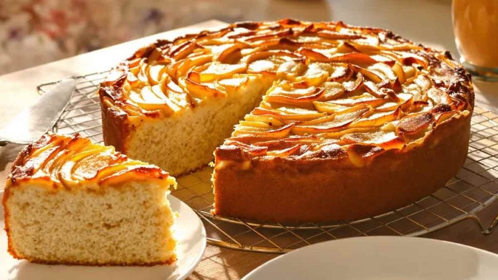 Oubliez la tarte aux pommes  voici la recette irrésistible de Julie Andrieu qui cartonne