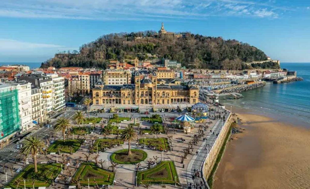 Vacances à Saint-Sébastien  pourquoi ce couple est rentré bien plus tôt que prévu
