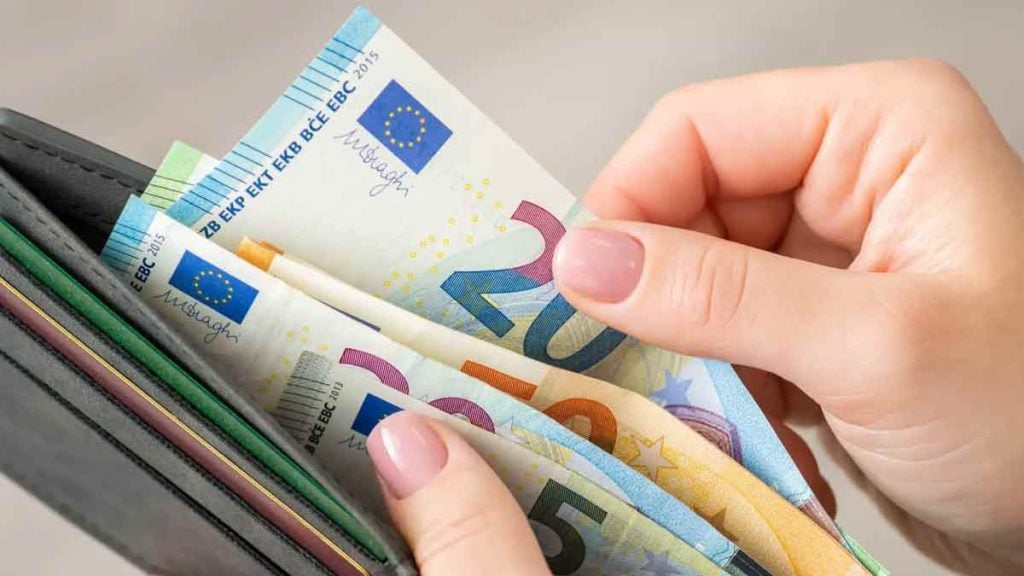 Virements  peu de Français le savent mais il est strictement impossible de faire des virements entre vos comptes, les comptes concernés