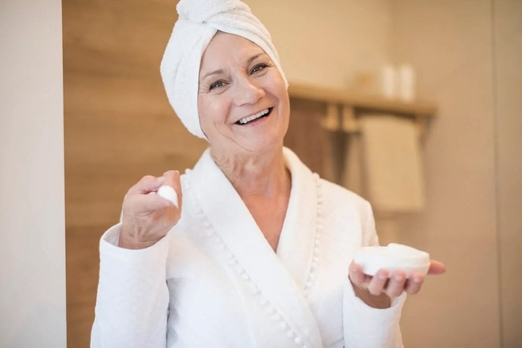 Hygiène : voici le nombre de douches idéal à prendre par semaine après 60 ans pour la santé